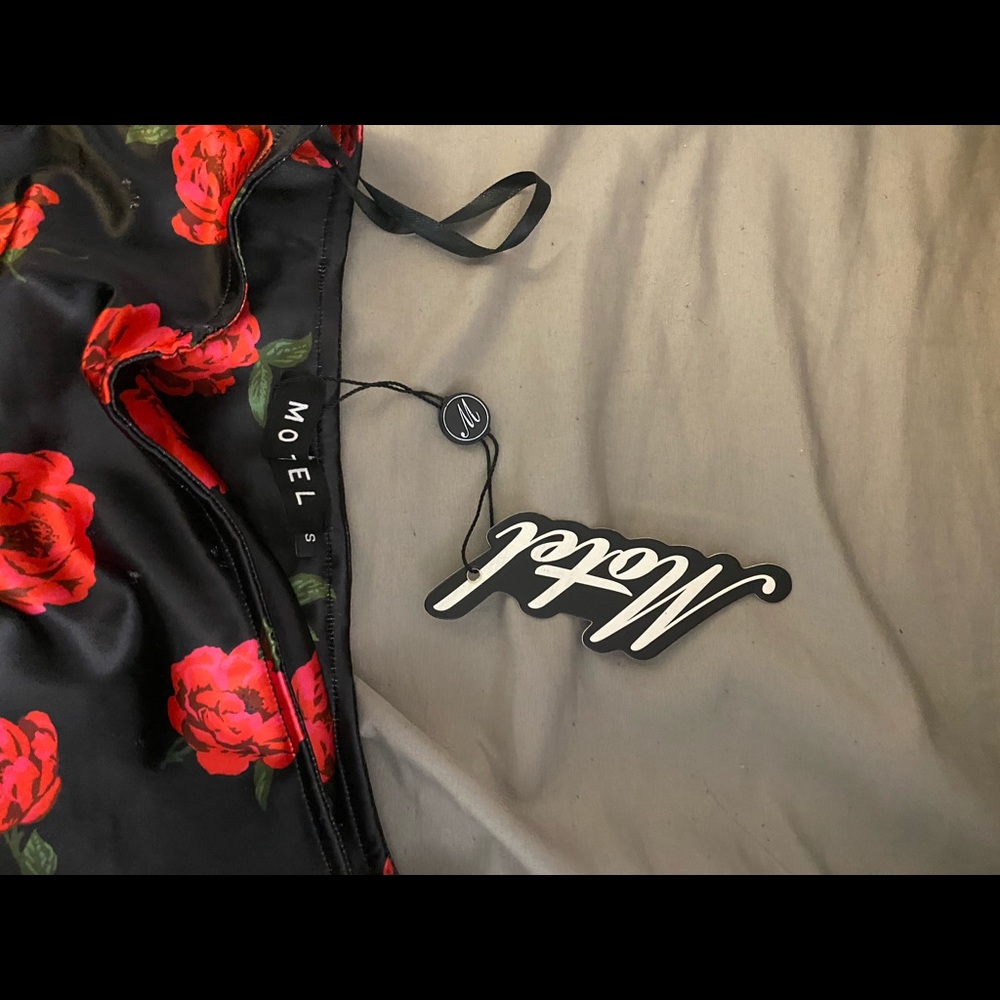 Zida Mini Skirt in Satin Stretch Last Rose Black - Picture 3 of 5